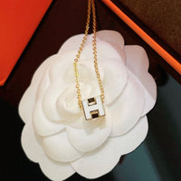 [Aethel]H WHITE SQUARE GOLD NECKLACE